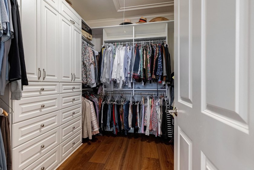 STUNNING LOCK-N-LEAVE TOWNHOME WITH A TWO CAR GARAGE CLOSE TO - photo 25