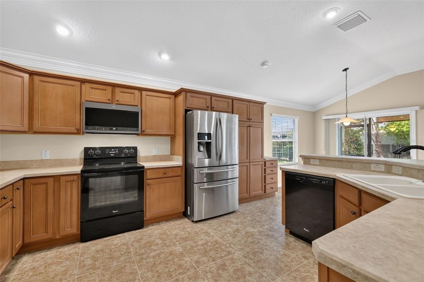 Virtually Staged. Welcome to this FANTASTIC 3/2 Designer Lilac - photo 5