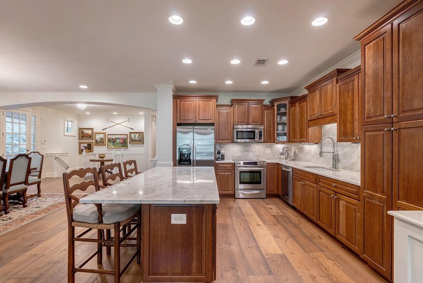 STUNNING LOCK-N-LEAVE TOWNHOME WITH A TWO CAR GARAGE CLOSE TO - photo 26
