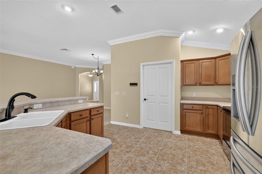 Virtually Staged. Welcome to this FANTASTIC 3/2 Designer Lilac - photo 8