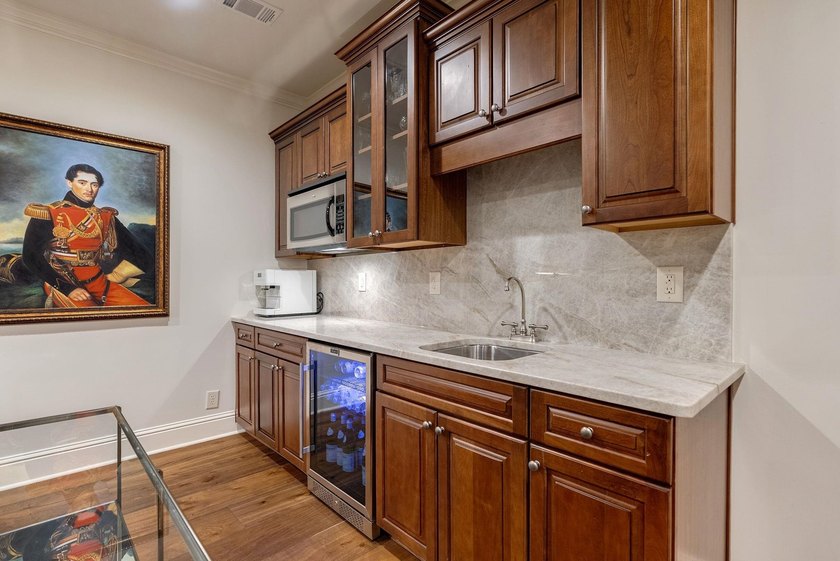 STUNNING LOCK-N-LEAVE TOWNHOME WITH A TWO CAR GARAGE CLOSE TO - photo 31