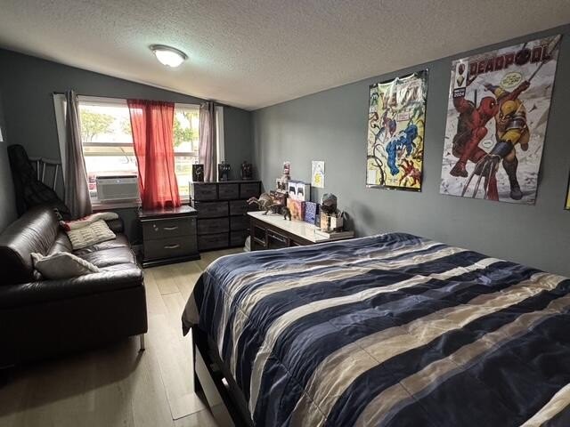 PRICE IS FIRM! Charming single family home with a big backyard - photo 12