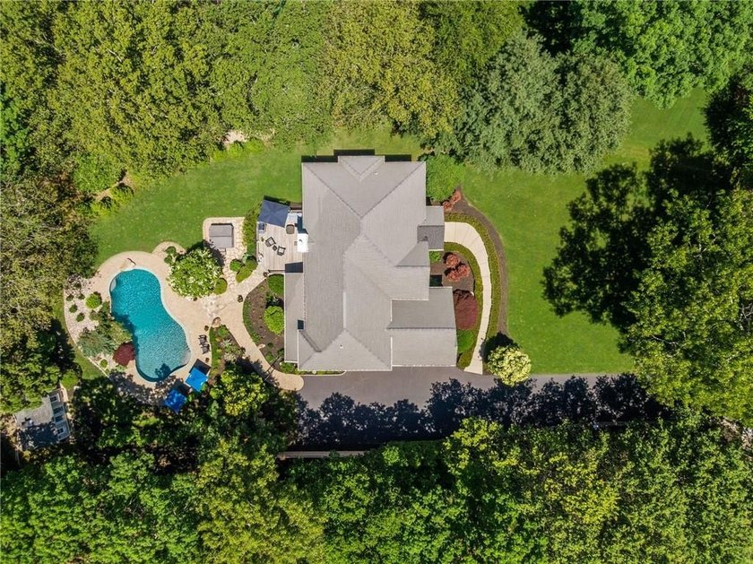 19 Cassandra Lane is a beautiful combination of some classic - photo 6