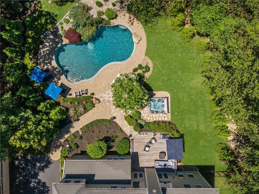 19 Cassandra Lane is a beautiful combination of some classic - photo 7