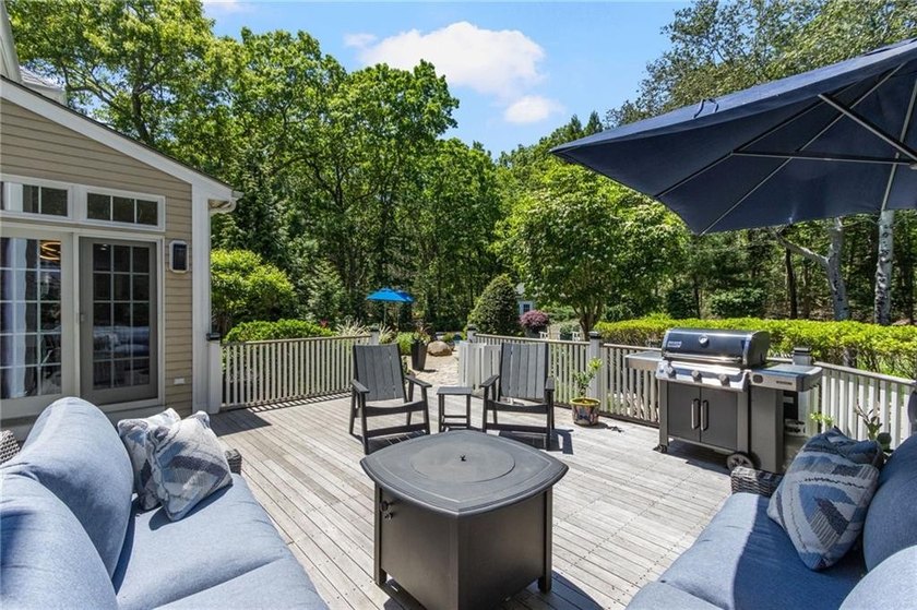 19 Cassandra Lane is a beautiful combination of some classic - photo 8