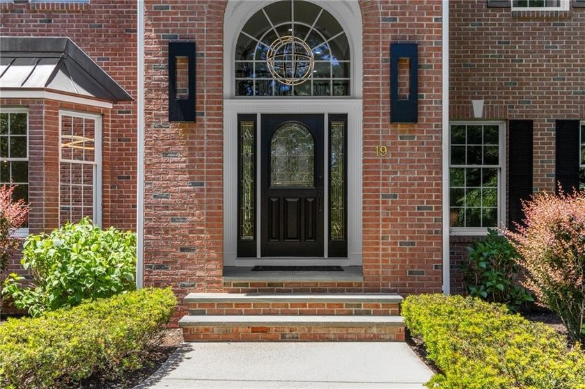 19 Cassandra Lane is a beautiful combination of some classic - photo 10