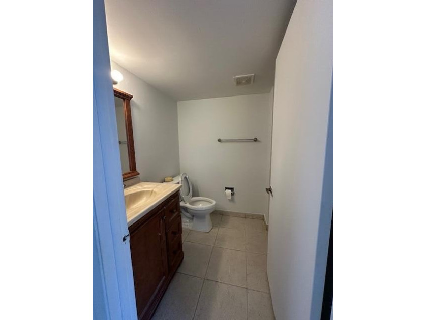 Excellent buyer or investor 2/2 first floor unit in West - photo 4