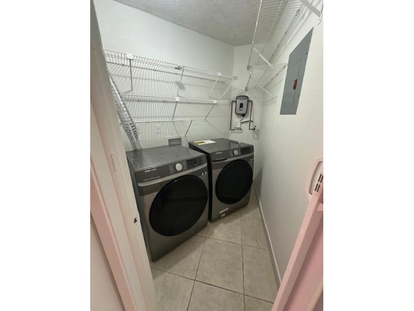 Excellent buyer or investor 2/2 first floor unit in West - photo 5