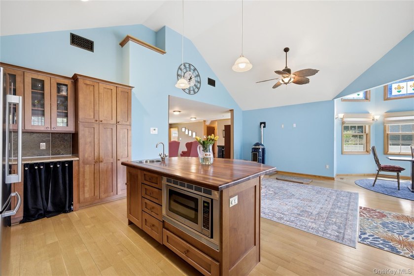 Welcome to this beautifully upgraded and meticulously maintained - photo 13