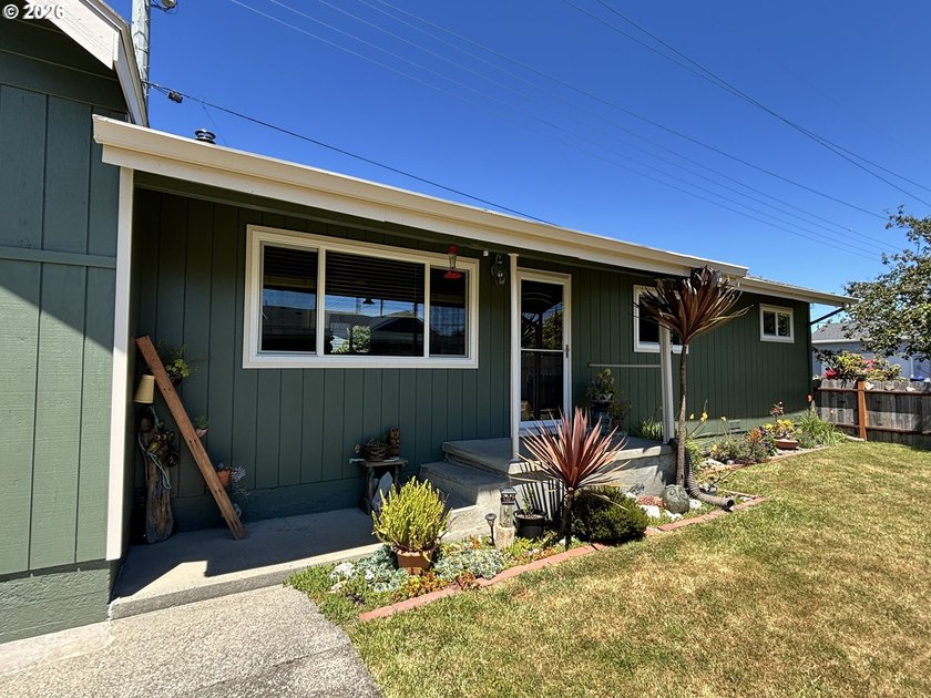 Welcome home to this beautifully maintained 1969 charmer - photo 7