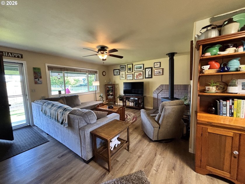 Welcome home to this beautifully maintained 1969 charmer - photo 9