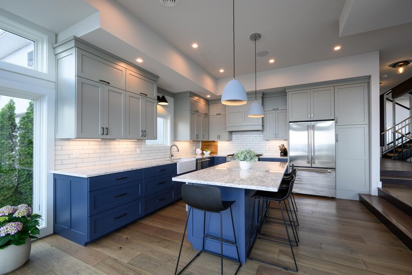 Lakefront luxury meets architectural distinction in this - photo 20