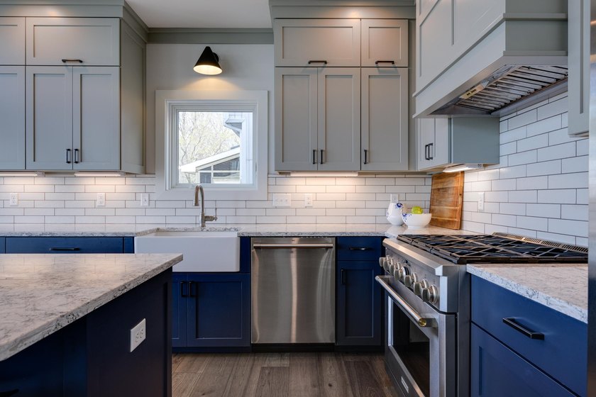 Lakefront luxury meets architectural distinction in this - photo 24