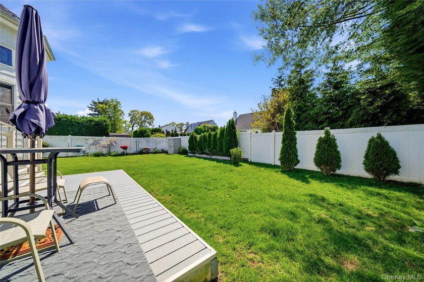 Welcome to this beautifully upgraded and meticulously maintained - photo 34