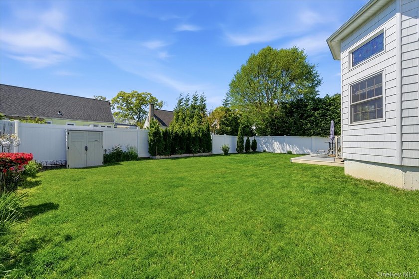 Welcome to this beautifully upgraded and meticulously maintained - photo 36