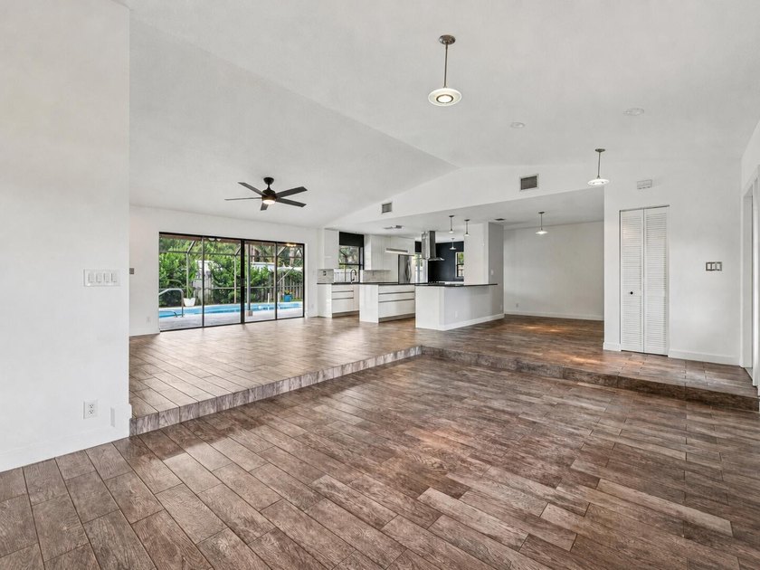Beautifully modern remodeled 4-bedroom, 2-bath pool home in - photo 4