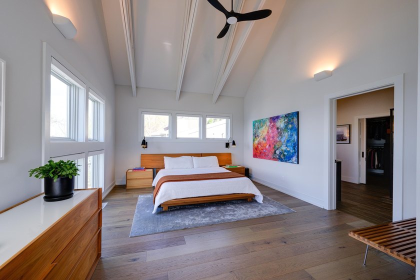 Lakefront luxury meets architectural distinction in this - photo 44