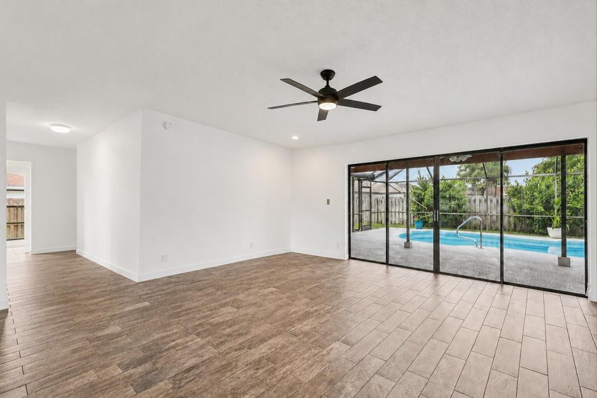 Beautifully modern remodeled 4-bedroom, 2-bath pool home in - photo 10