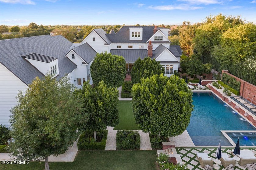 This extraordinary custom estate offers approximately 14,950 SF - photo 15