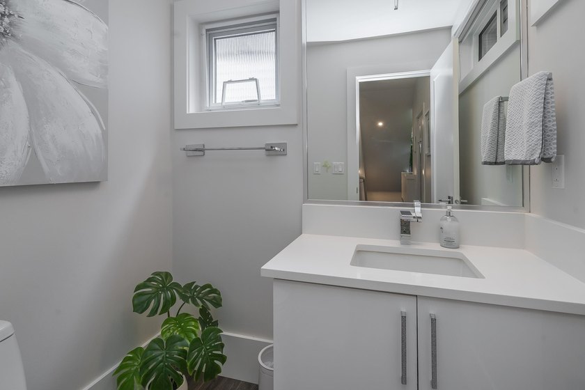 Welcome to this beautifully maintained and exceptionally - photo 15