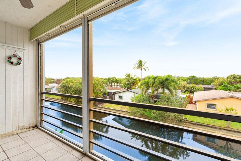 PRICE REDUCTION! This 2 bedroom 2 bath spacious condo is ready - photo 17