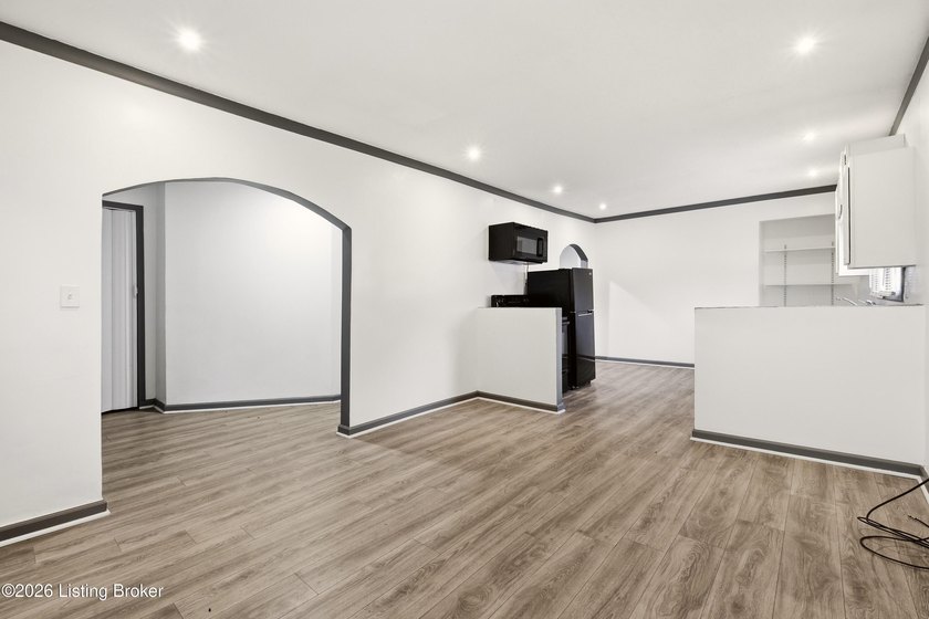 Welcome to 4002 Greenwood Ave, a beautifully updated home - photo 7