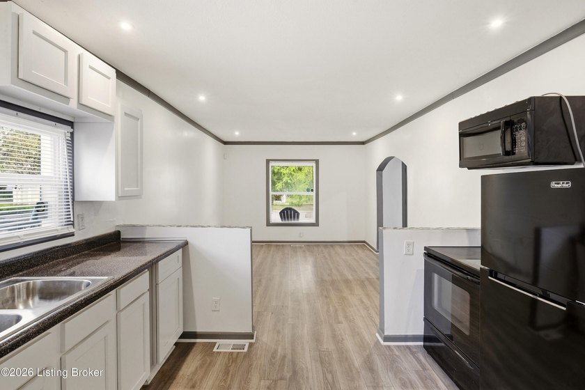 Welcome to 4002 Greenwood Ave, a beautifully updated home - photo 10