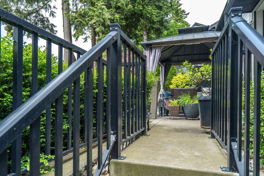 Welcome to this beautifully maintained and exceptionally - photo 37