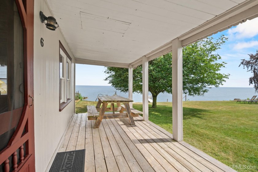 Seize an incredible investment opportunity with this - photo 4