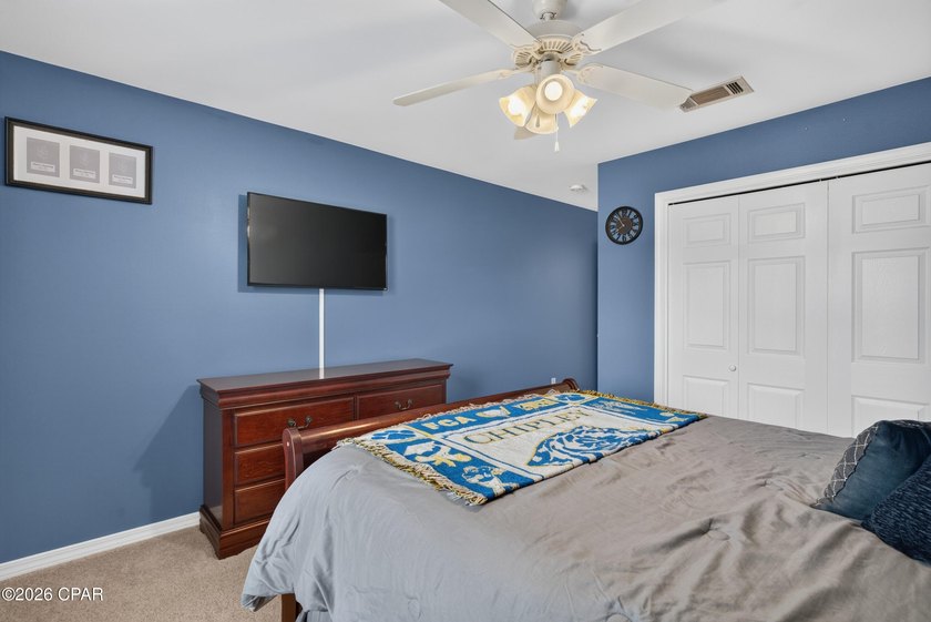 Welcome home to this inviting 3-bedroom, 2.5-bath property - photo 19