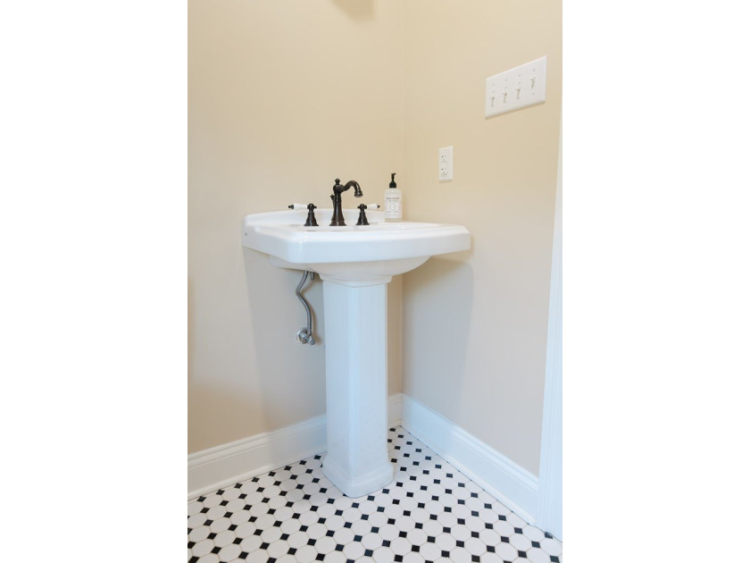 Come and visit 1 Jefferson Street in Onancock, Va. 10% reduction - photo 21
