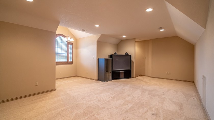 Beautifully maintained brick home with cut stone accents. Easy - photo 24