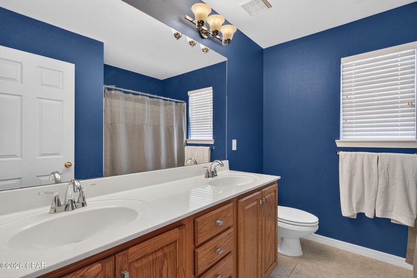 Welcome home to this inviting 3-bedroom, 2.5-bath property - photo 25