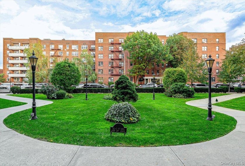 Pet Friendly, Renovated, and First Floor Convenience! Ditch the - photo 25