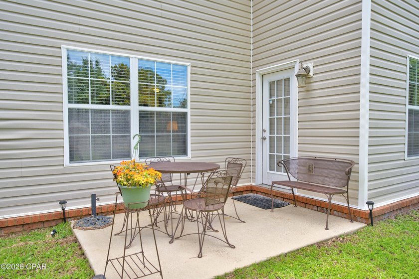 Welcome home to this inviting 3-bedroom, 2.5-bath property - photo 32