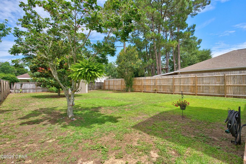 Welcome home to this inviting 3-bedroom, 2.5-bath property - photo 33