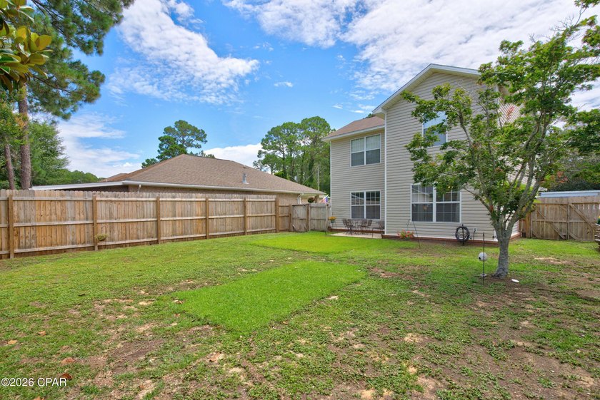 Welcome home to this inviting 3-bedroom, 2.5-bath property - photo 36