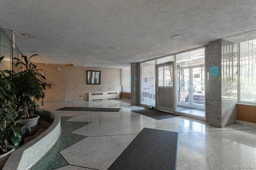 Sponsor unit. No board approval needed. Spacious well-maintained - photo 8