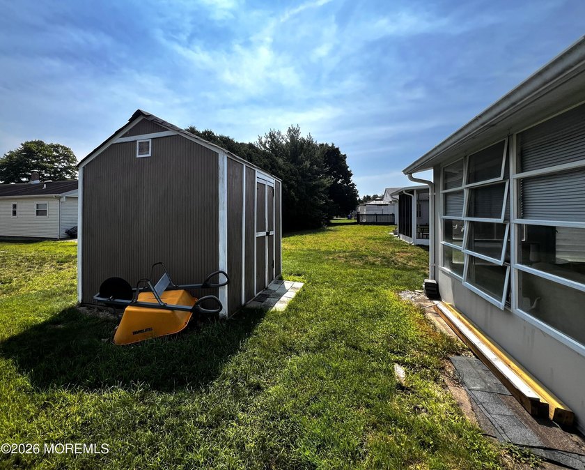 You won't want to miss out on this beautiful well maintained - photo 14