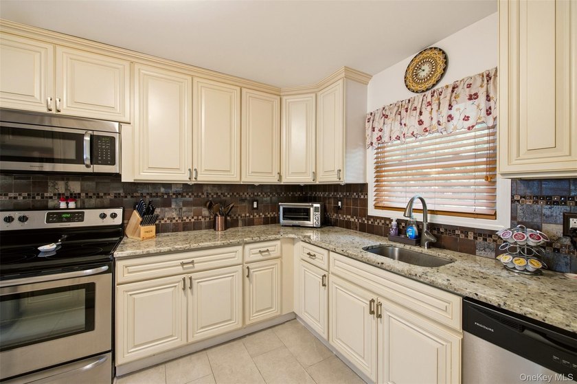 Refined comfort meets effortless Long Island living in this - photo 8