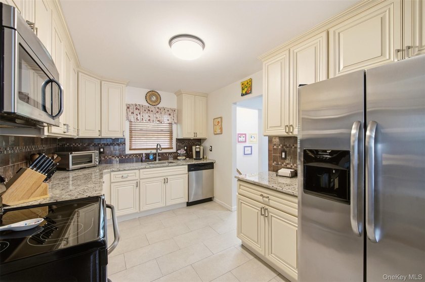 Refined comfort meets effortless Long Island living in this - photo 9