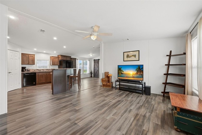 One of the largest floor plans in Broadmore Park! Offering 2,016 - photo 4
