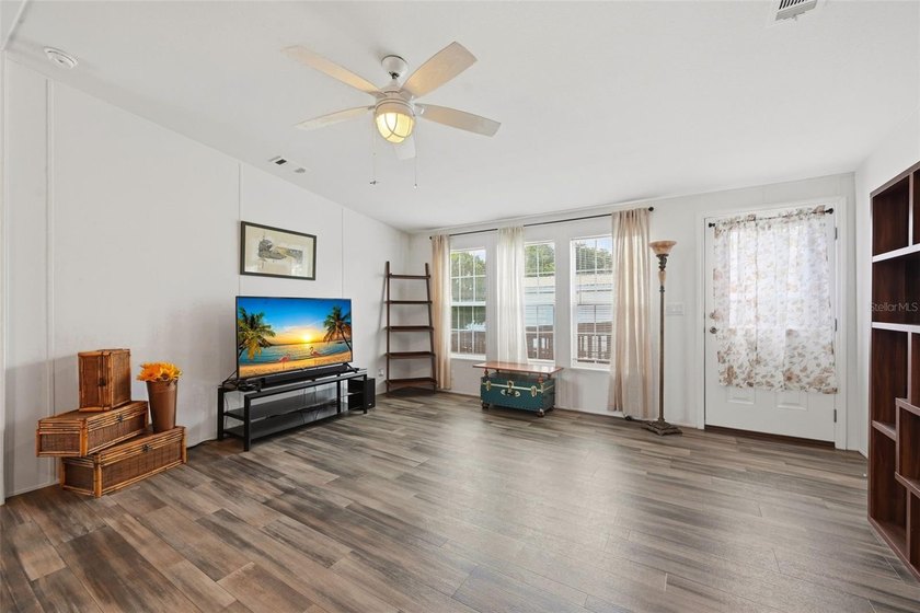 One of the largest floor plans in Broadmore Park! Offering 2,016 - photo 5