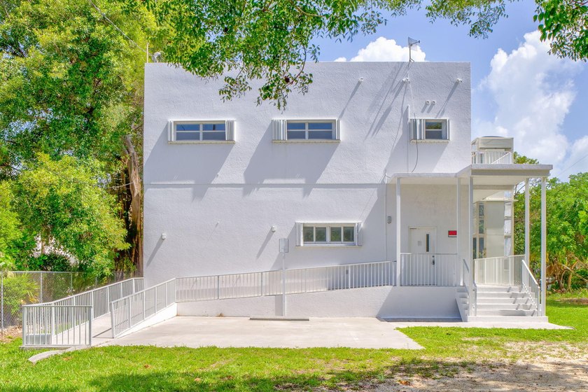 Live and/or work in this RARE 100' of waterfront re-development - photo 2