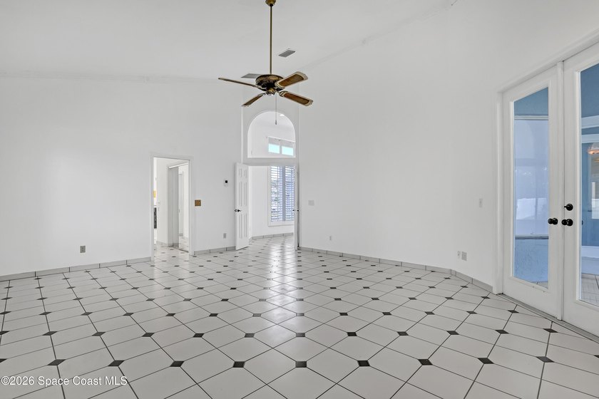 Exceptional value in this custom-built 3,300 sq. ft. concrete - photo 23