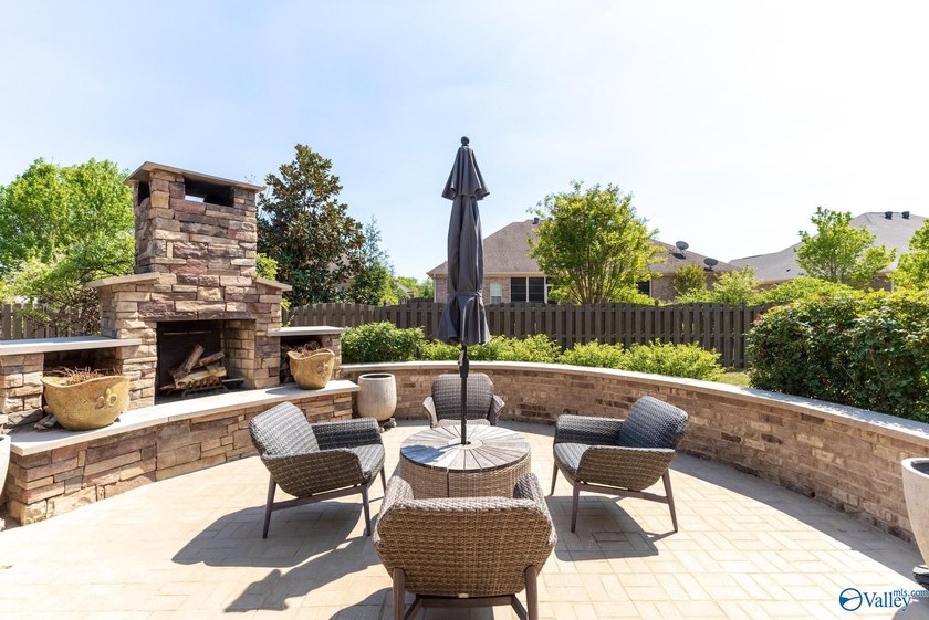 Luxury meets lifestyle in this updated Lake Forest retreat - photo 6