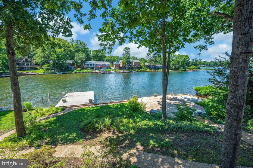 Nestled in a peaceful cove with stunning main lake views and - photo 6