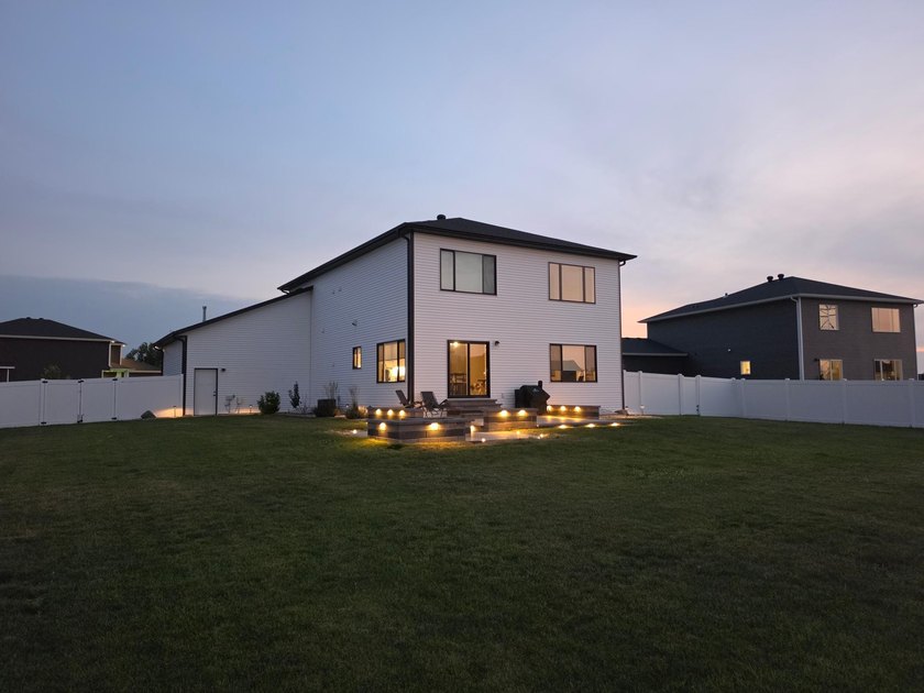Welcome to this exceptional two-story home, perfectly situated - photo 4