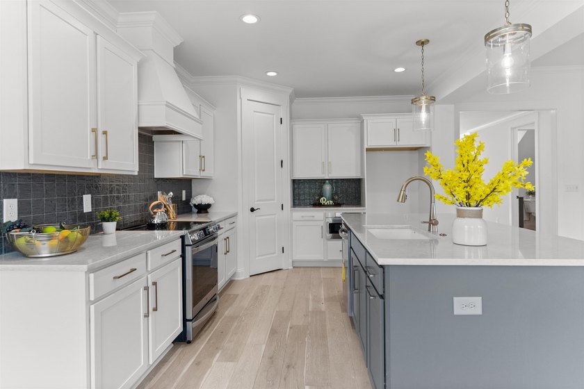 Designed for today's lifestyle, this spacious open floor plan - photo 12
