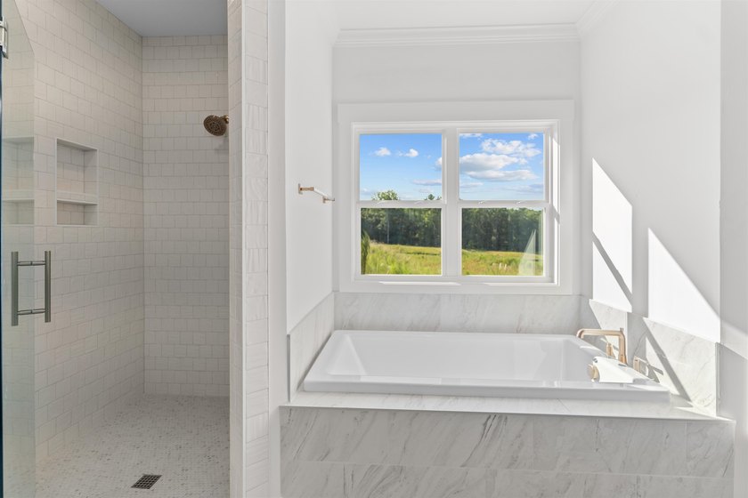 Designed for today's lifestyle, this spacious open floor plan - photo 24